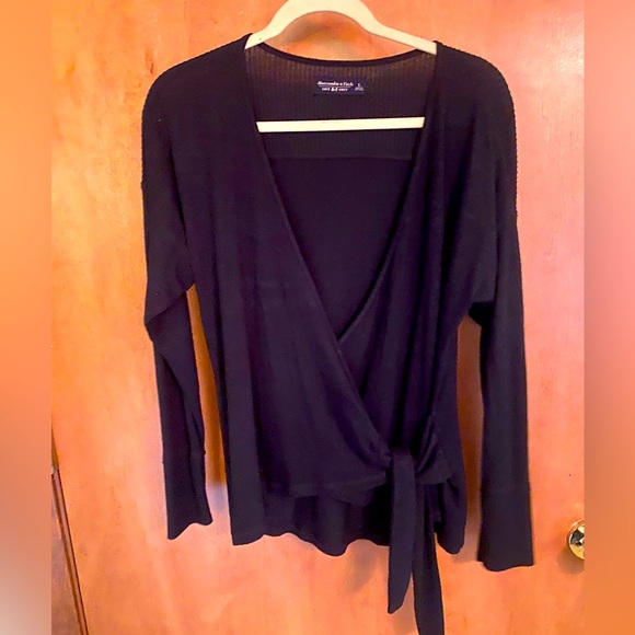 Abercrombie & Fitch Sweaters - Abercrombie and Fitch soft wrap sweater size L
